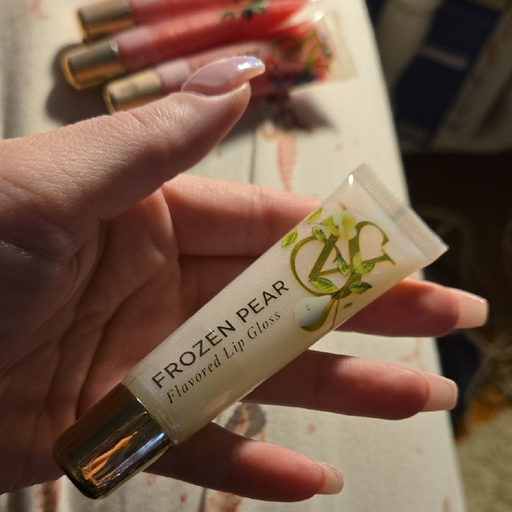 Brand new Victorias Secret Lip Gloss In Frozen Pear